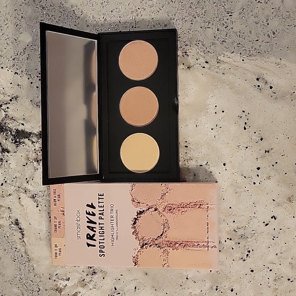 🆕️ Makeup Bundle - Picture 3 of 4